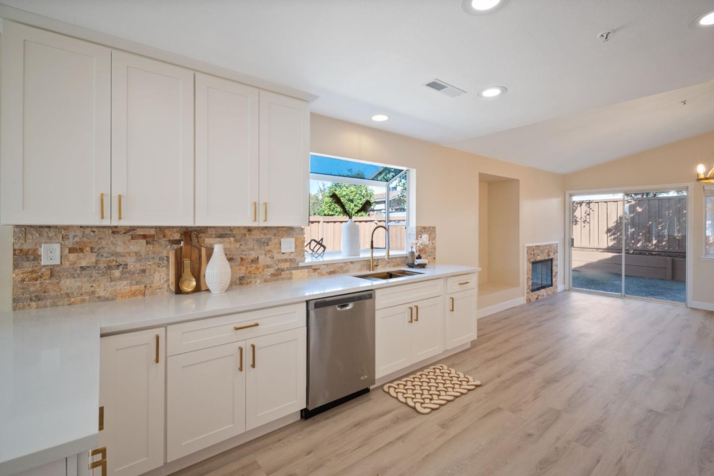 Detail Gallery Image 12 of 42 For 1439 Wolf Ct, Salinas,  CA 93905 - 4 Beds | 2 Baths