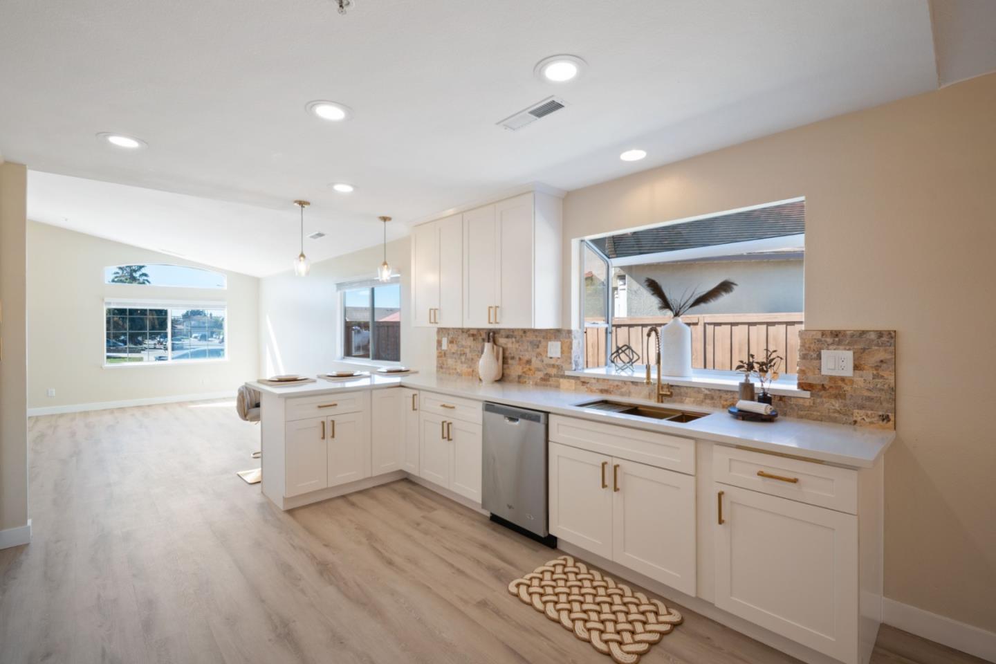 Detail Gallery Image 13 of 42 For 1439 Wolf Ct, Salinas,  CA 93905 - 4 Beds | 2 Baths