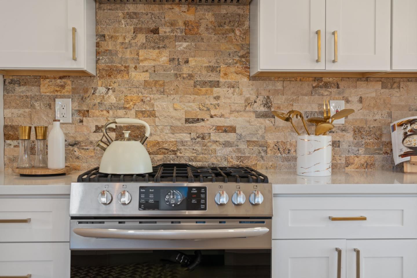 Detail Gallery Image 15 of 42 For 1439 Wolf Ct, Salinas,  CA 93905 - 4 Beds | 2 Baths