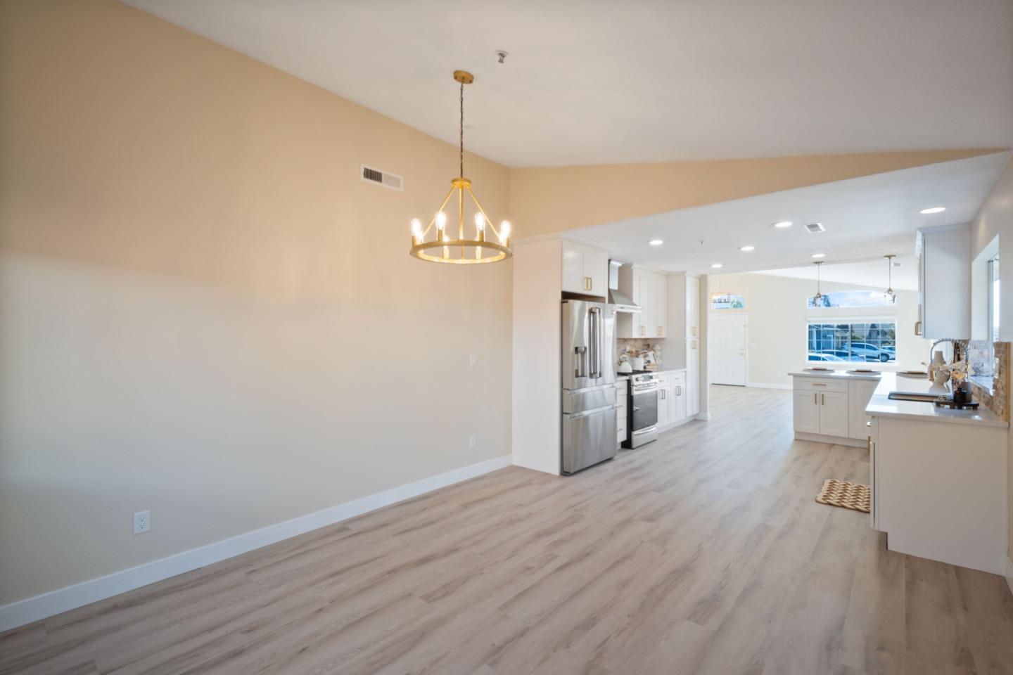 Detail Gallery Image 17 of 42 For 1439 Wolf Ct, Salinas,  CA 93905 - 4 Beds | 2 Baths