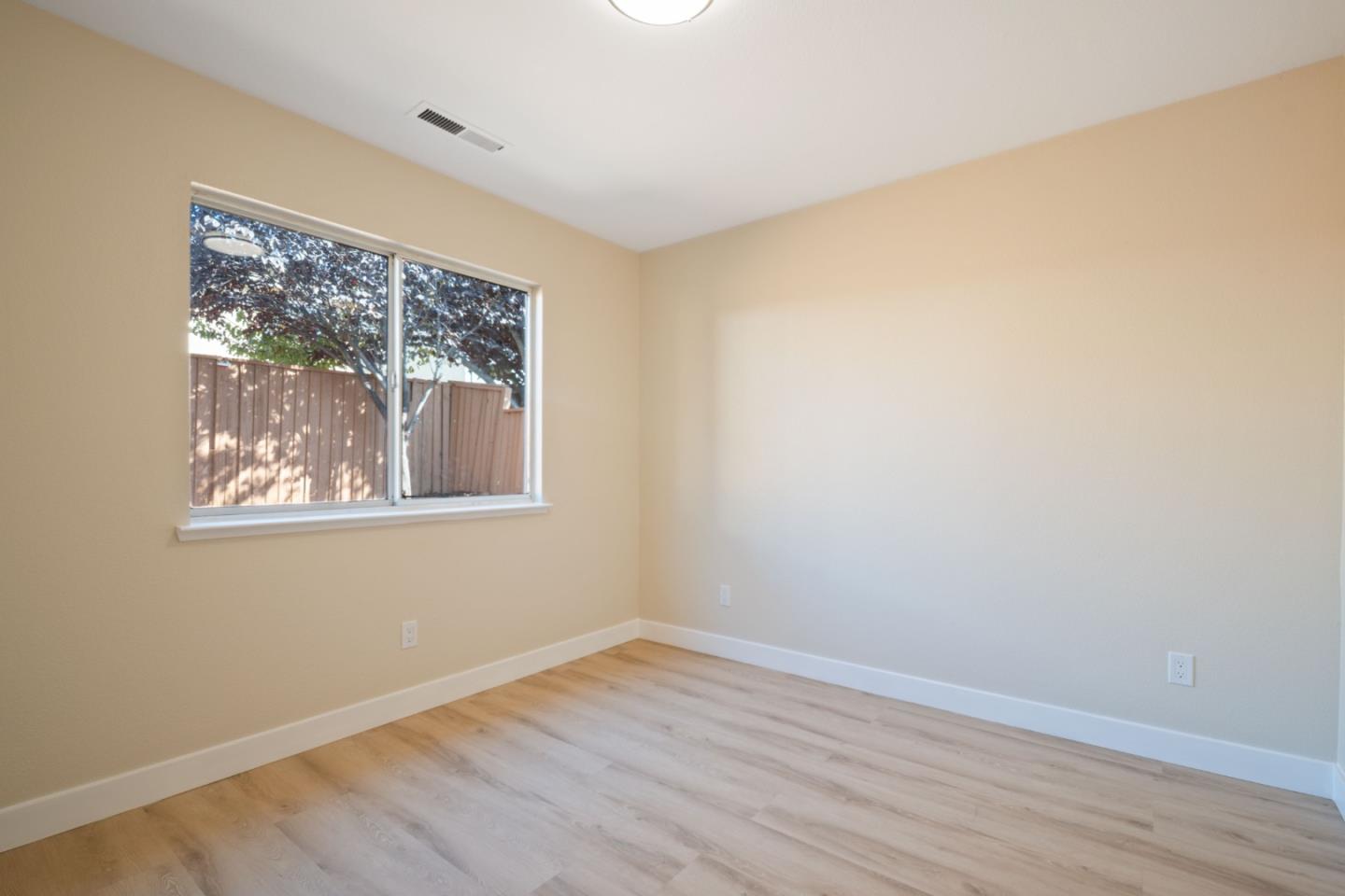 Detail Gallery Image 28 of 42 For 1439 Wolf Ct, Salinas,  CA 93905 - 4 Beds | 2 Baths
