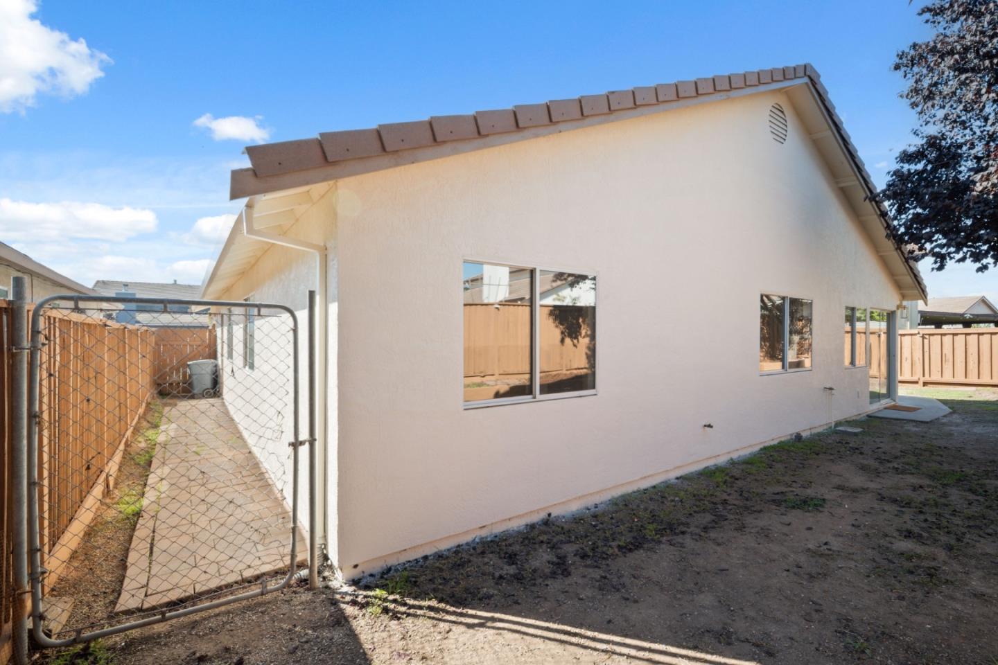 Detail Gallery Image 31 of 42 For 1439 Wolf Ct, Salinas,  CA 93905 - 4 Beds | 2 Baths