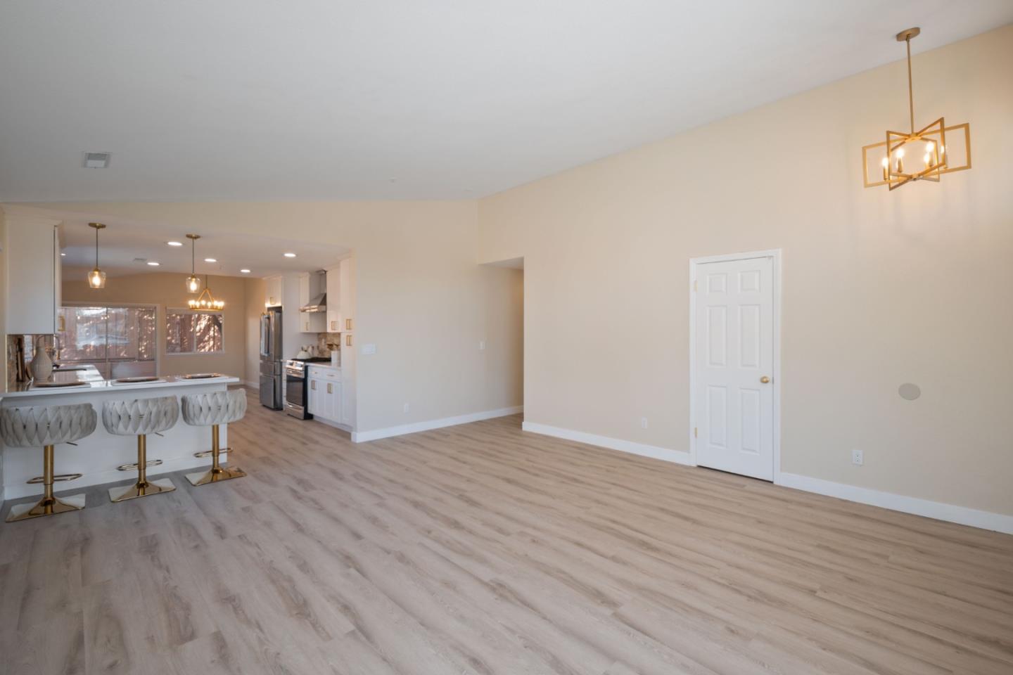 Detail Gallery Image 5 of 42 For 1439 Wolf Ct, Salinas,  CA 93905 - 4 Beds | 2 Baths