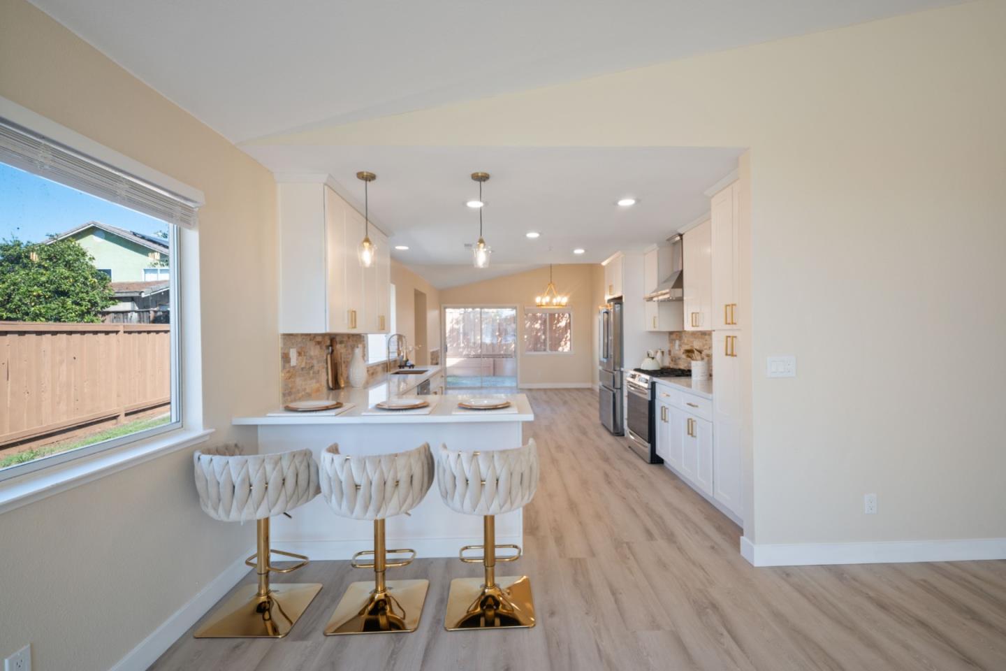 Detail Gallery Image 8 of 42 For 1439 Wolf Ct, Salinas,  CA 93905 - 4 Beds | 2 Baths