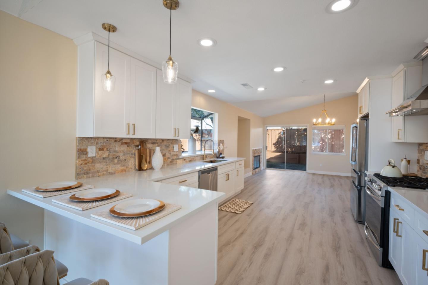 Detail Gallery Image 9 of 42 For 1439 Wolf Ct, Salinas,  CA 93905 - 4 Beds | 2 Baths