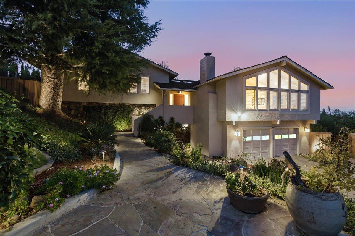 Detail Gallery Image 2 of 50 For 920 Oxford Dr, Los Altos,  CA 94024 - 4 Beds | 3/1 Baths