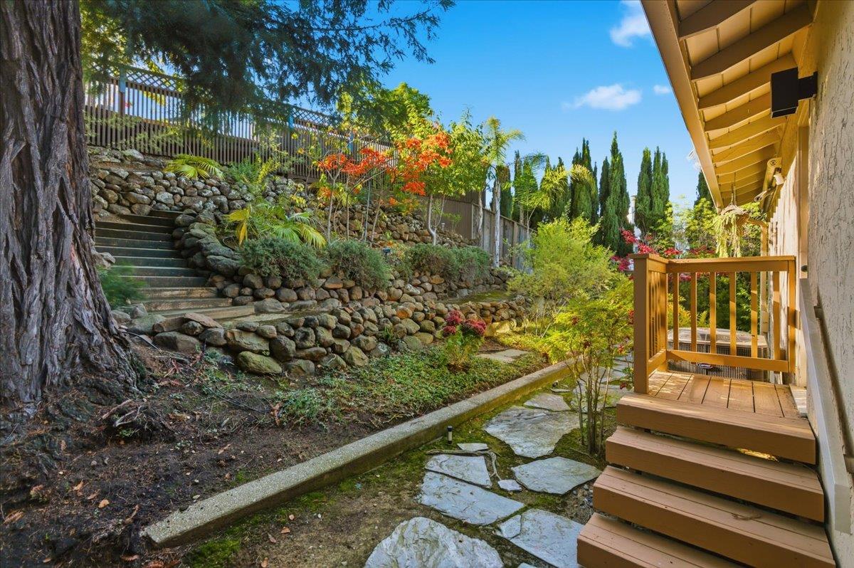 Detail Gallery Image 38 of 50 For 920 Oxford Dr, Los Altos,  CA 94024 - 4 Beds | 3/1 Baths