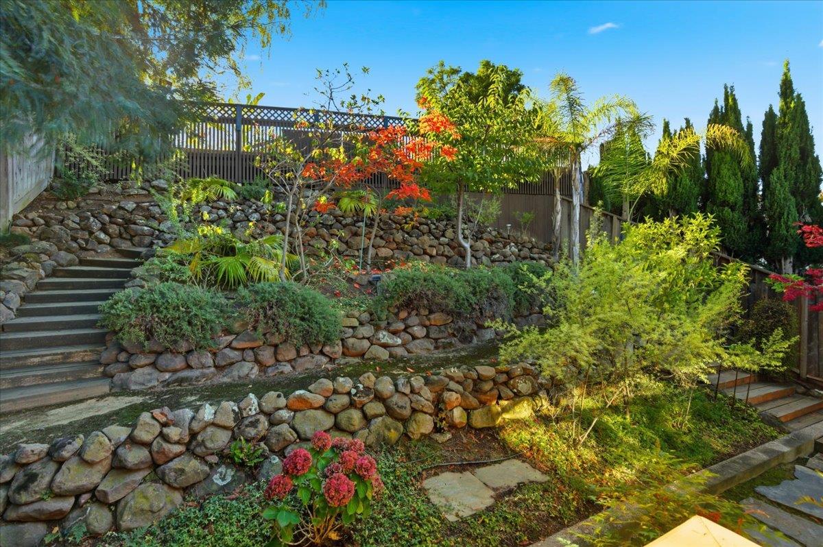 Detail Gallery Image 39 of 50 For 920 Oxford Dr, Los Altos,  CA 94024 - 4 Beds | 3/1 Baths