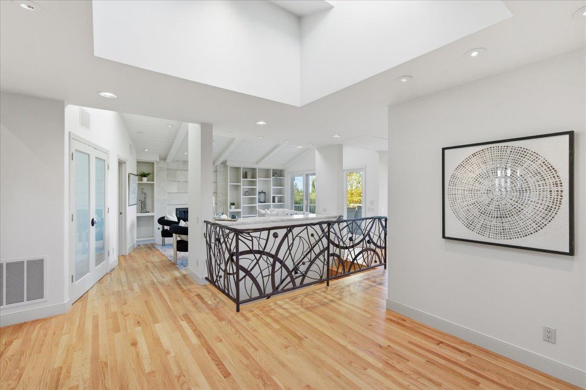 Detail Gallery Image 4 of 50 For 920 Oxford Dr, Los Altos,  CA 94024 - 4 Beds | 3/1 Baths