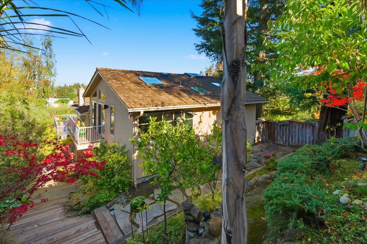 Detail Gallery Image 40 of 50 For 920 Oxford Dr, Los Altos,  CA 94024 - 4 Beds | 3/1 Baths