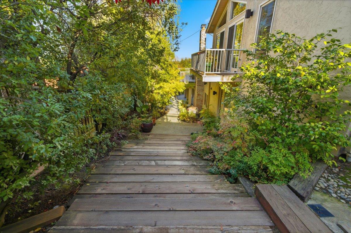 Detail Gallery Image 42 of 50 For 920 Oxford Dr, Los Altos,  CA 94024 - 4 Beds | 3/1 Baths