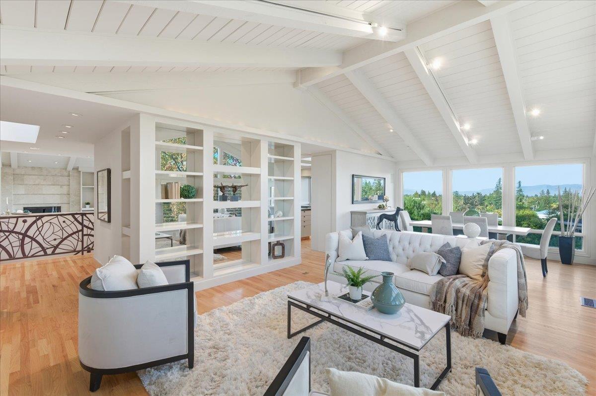 Detail Gallery Image 8 of 50 For 920 Oxford Dr, Los Altos,  CA 94024 - 4 Beds | 3/1 Baths