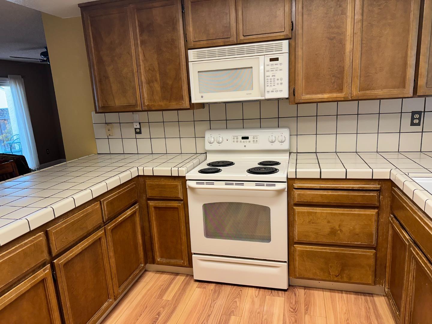 Detail Gallery Image 11 of 23 For 621 via Primavera Ct, San Jose,  CA 95111 - 2 Beds | 2 Baths