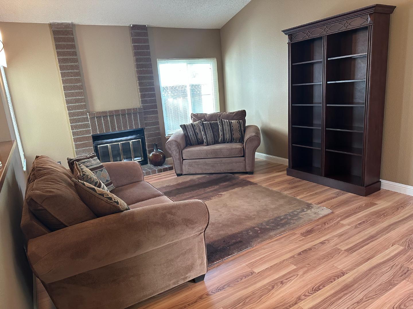 Detail Gallery Image 5 of 23 For 621 via Primavera Ct, San Jose,  CA 95111 - 2 Beds | 2 Baths