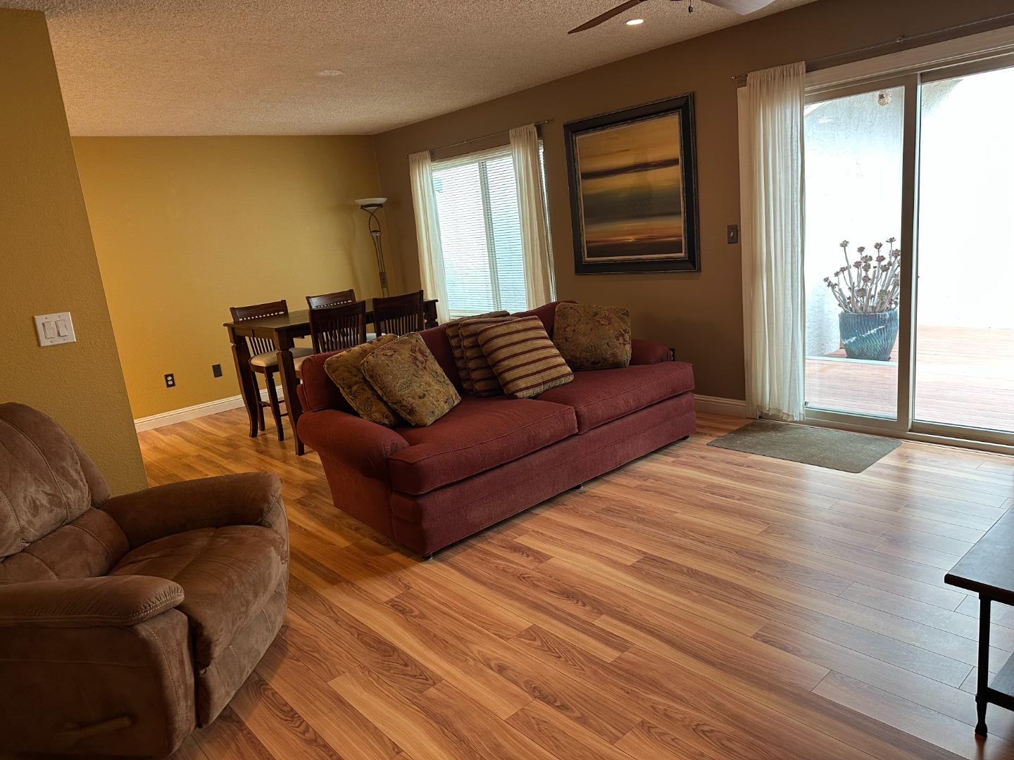 Detail Gallery Image 6 of 23 For 621 via Primavera Ct, San Jose,  CA 95111 - 2 Beds | 2 Baths