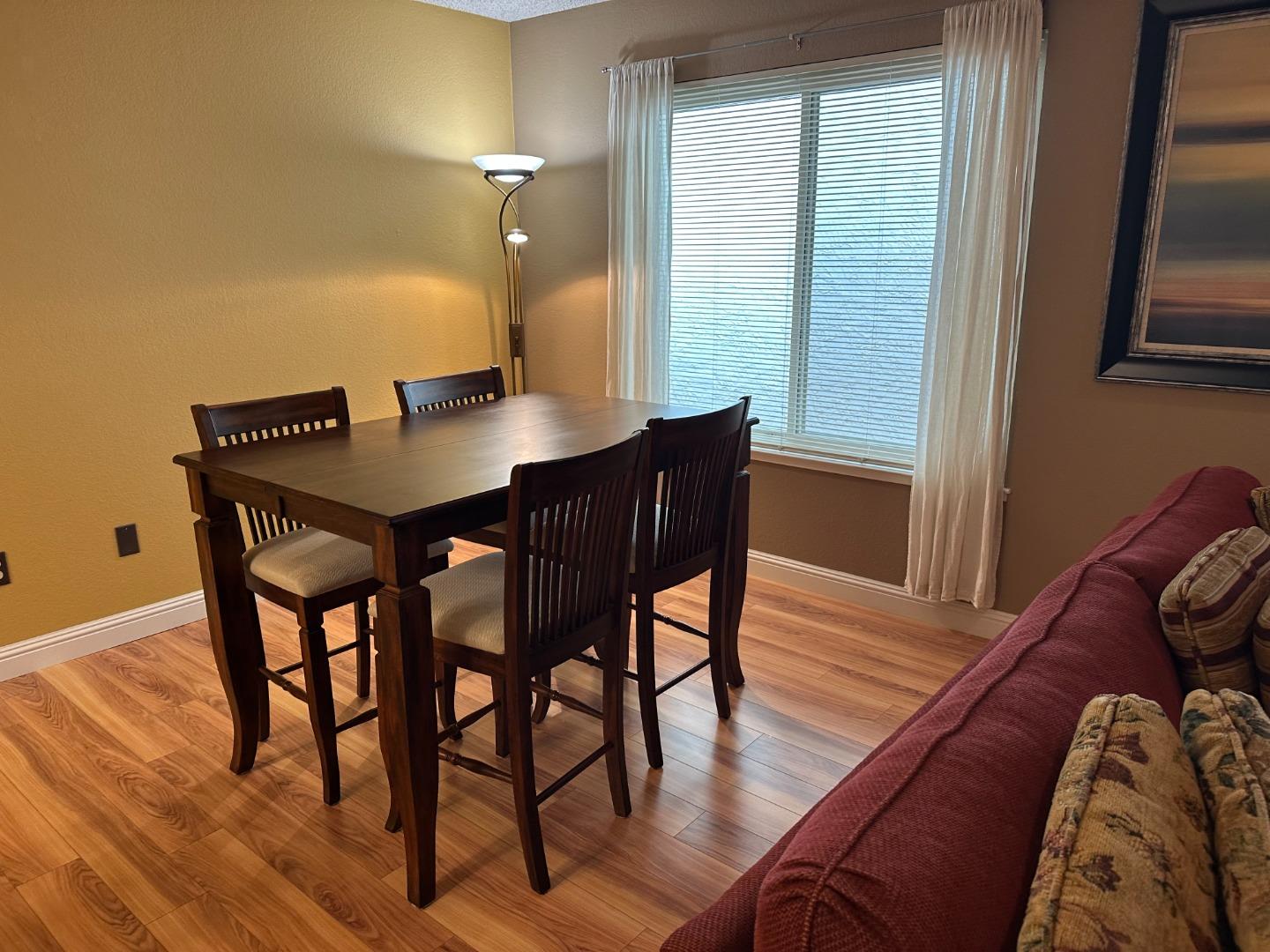 Detail Gallery Image 8 of 23 For 621 via Primavera Ct, San Jose,  CA 95111 - 2 Beds | 2 Baths