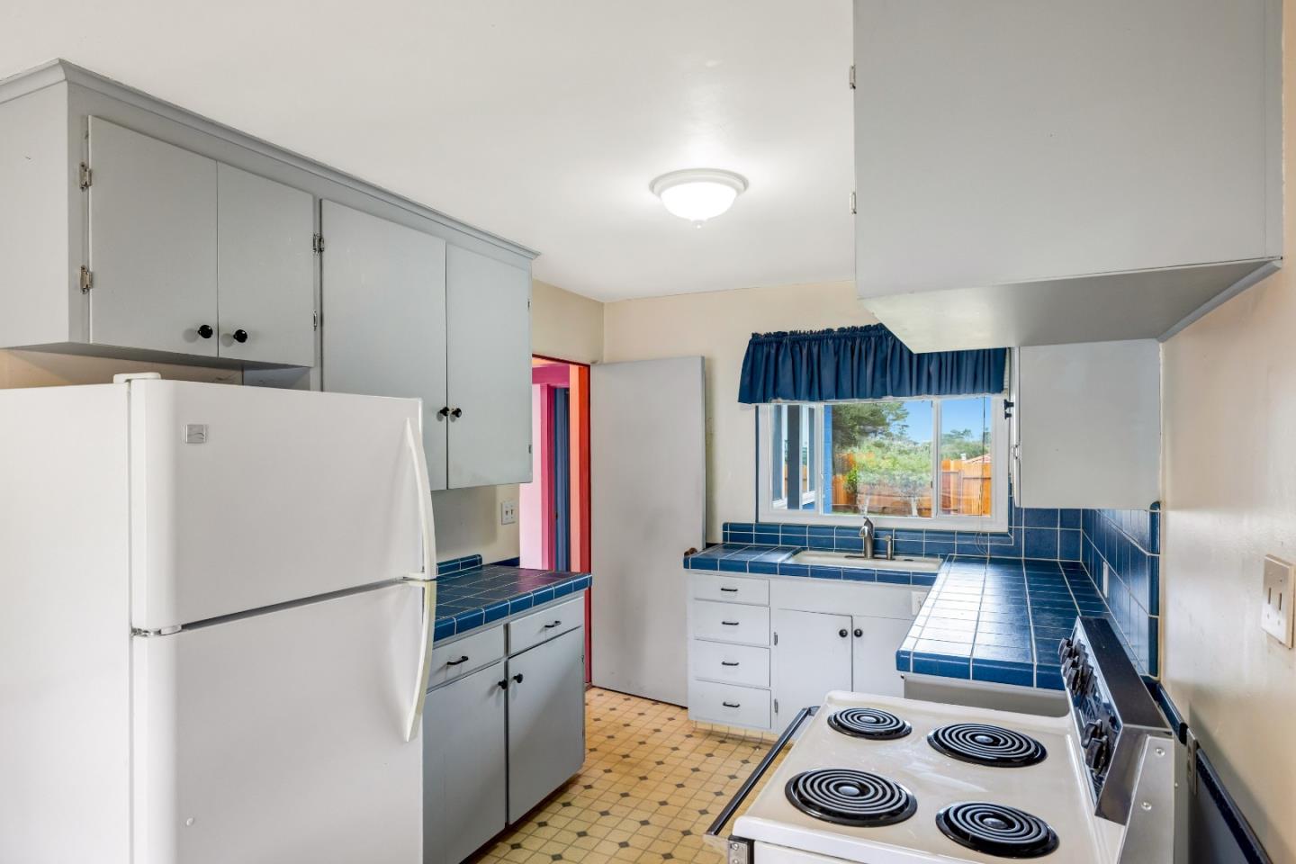 Detail Gallery Image 10 of 39 For 964 Forest Ave, Pacific Grove,  CA 93950 - 3 Beds | 2 Baths