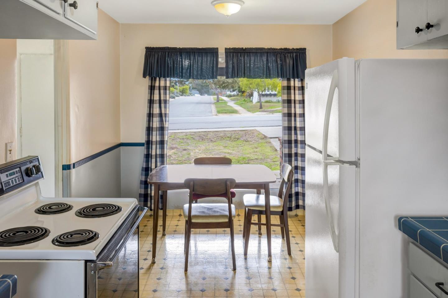 Detail Gallery Image 12 of 39 For 964 Forest Ave, Pacific Grove,  CA 93950 - 3 Beds | 2 Baths