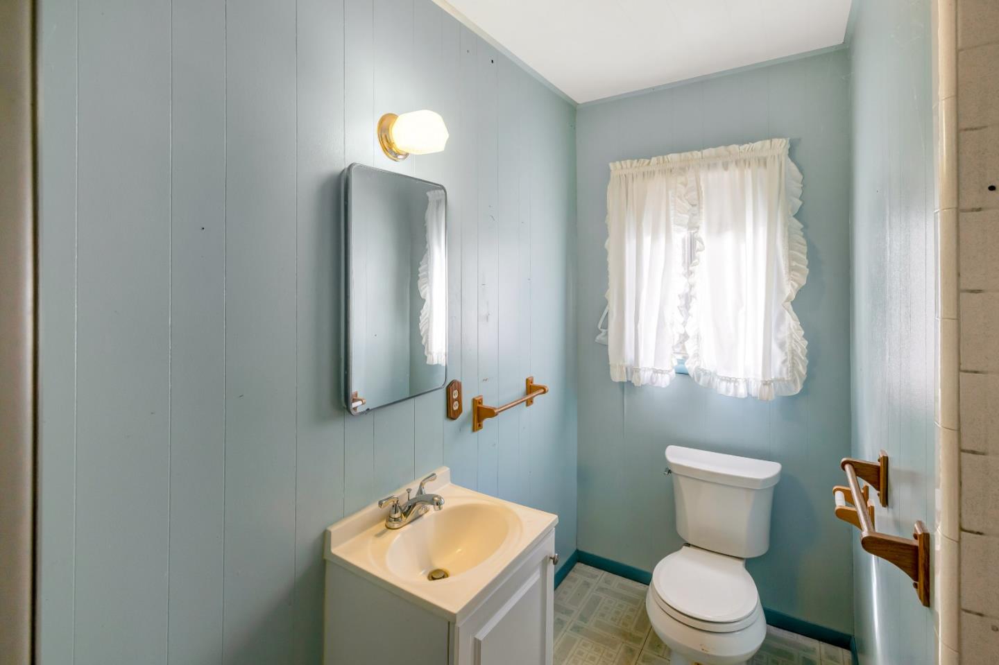 Detail Gallery Image 17 of 39 For 964 Forest Ave, Pacific Grove,  CA 93950 - 3 Beds | 2 Baths