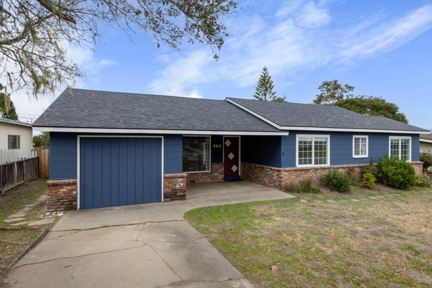 Detail Gallery Image 2 of 39 For 964 Forest Ave, Pacific Grove,  CA 93950 - 3 Beds | 2 Baths