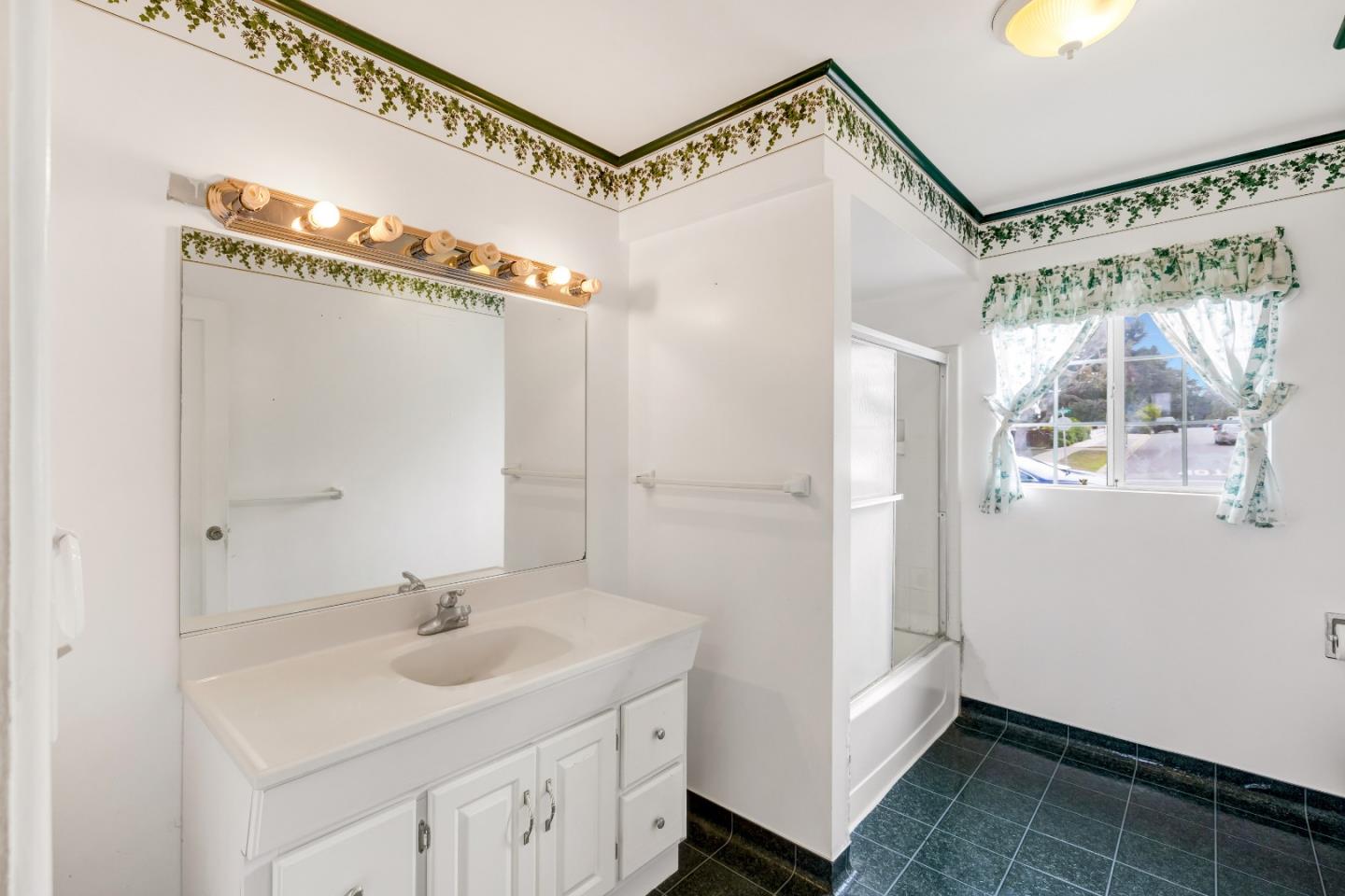 Detail Gallery Image 21 of 39 For 964 Forest Ave, Pacific Grove,  CA 93950 - 3 Beds | 2 Baths