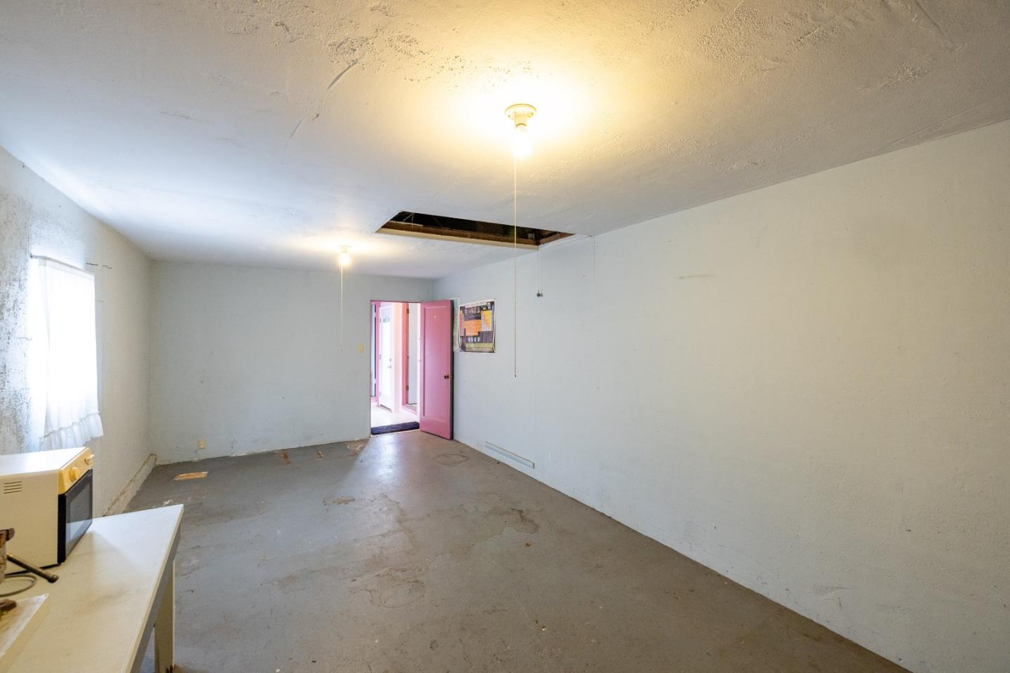 Detail Gallery Image 27 of 39 For 964 Forest Ave, Pacific Grove,  CA 93950 - 3 Beds | 2 Baths