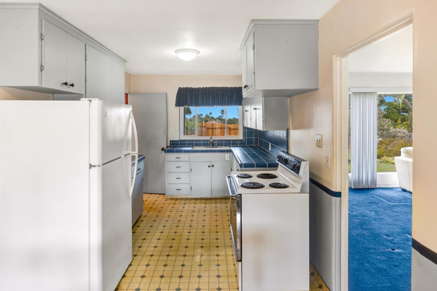 Detail Gallery Image 9 of 39 For 964 Forest Ave, Pacific Grove,  CA 93950 - 3 Beds | 2 Baths