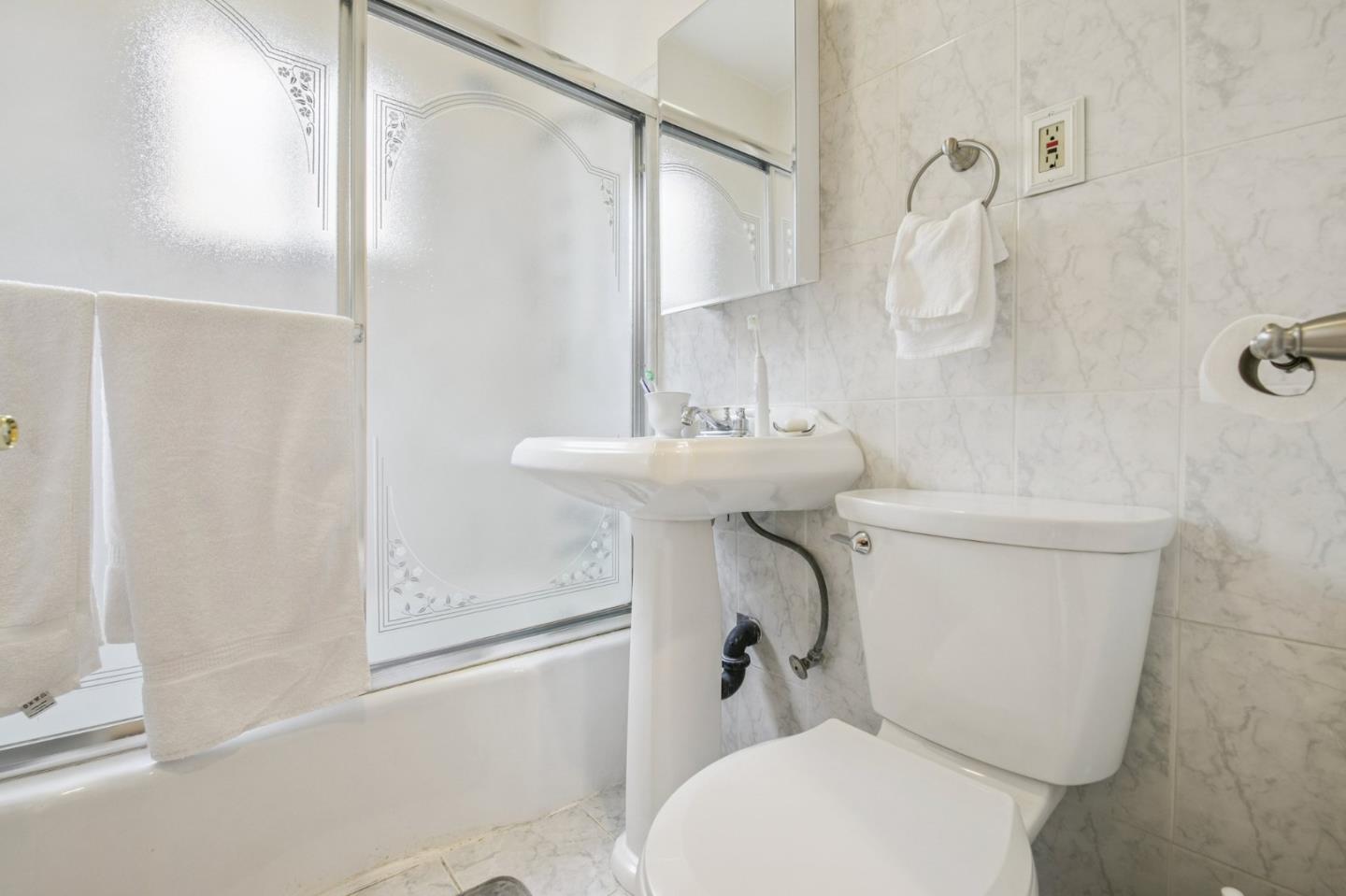 Detail Gallery Image 10 of 14 For 517 E Chestnut St, Glendale,  CA 91205 - 2 Beds | 1 Baths