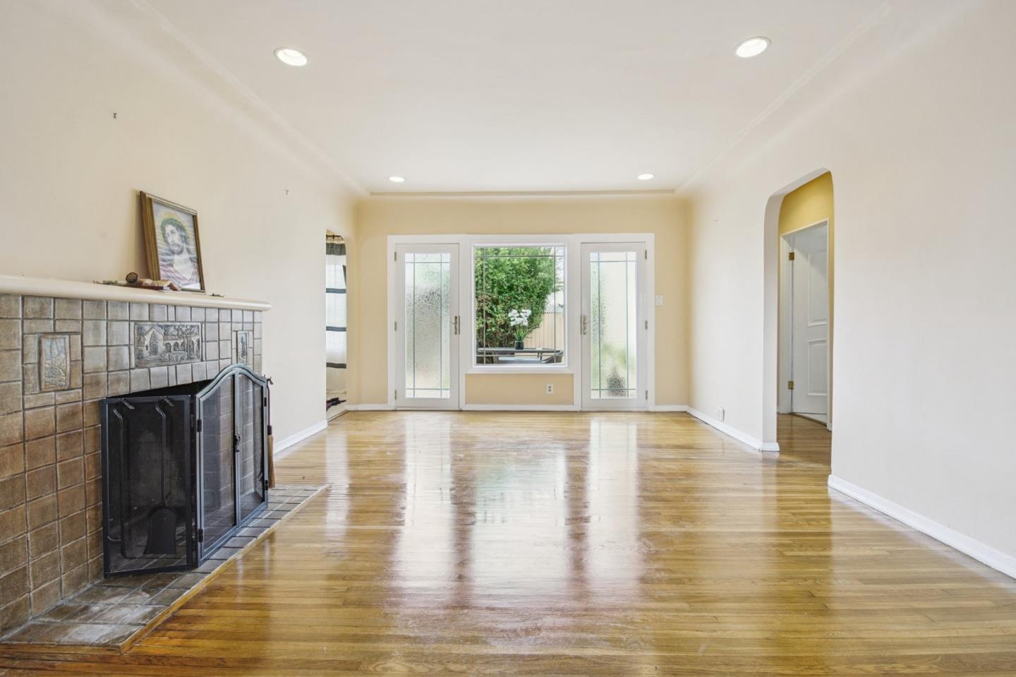 Detail Gallery Image 2 of 14 For 517 E Chestnut St, Glendale,  CA 91205 - 2 Beds | 1 Baths