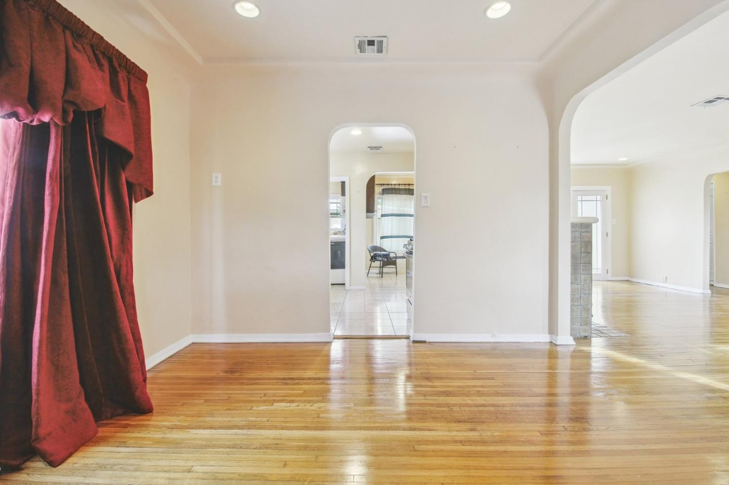 Detail Gallery Image 6 of 14 For 517 E Chestnut St, Glendale,  CA 91205 - 2 Beds | 1 Baths