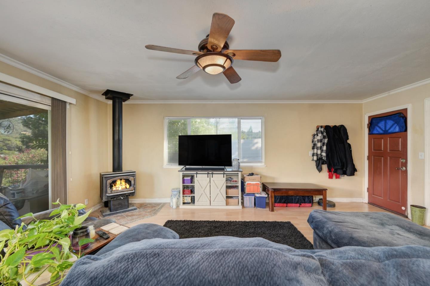 Detail Gallery Image 10 of 47 For 8394 Peek Cir, Mokelumne Hill,  CA 95245 - 4 Beds | 2 Baths