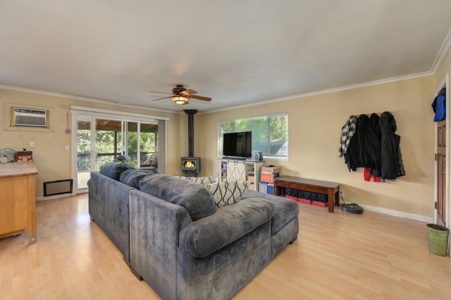 Detail Gallery Image 9 of 47 For 8394 Peek Cir, Mokelumne Hill,  CA 95245 - 4 Beds | 2 Baths