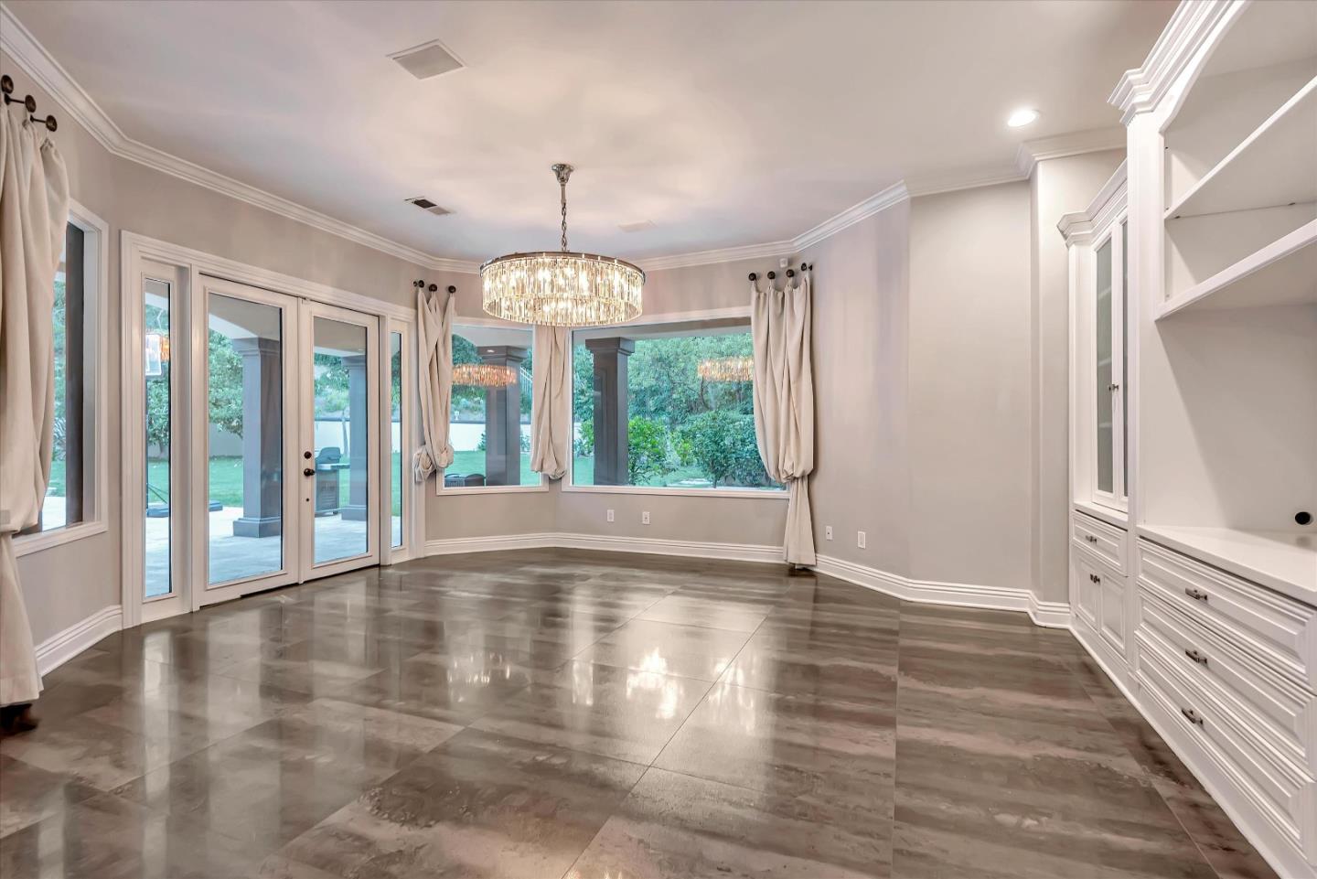 Detail Gallery Image 13 of 38 For 25644 Queenscliff Ct, Calabasas,  CA 91302 - 7 Beds | 6/1 Baths