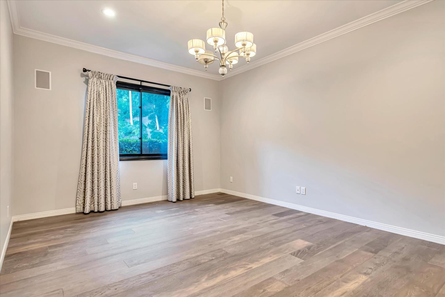 Detail Gallery Image 16 of 38 For 25644 Queenscliff Ct, Calabasas,  CA 91302 - 7 Beds | 6/1 Baths