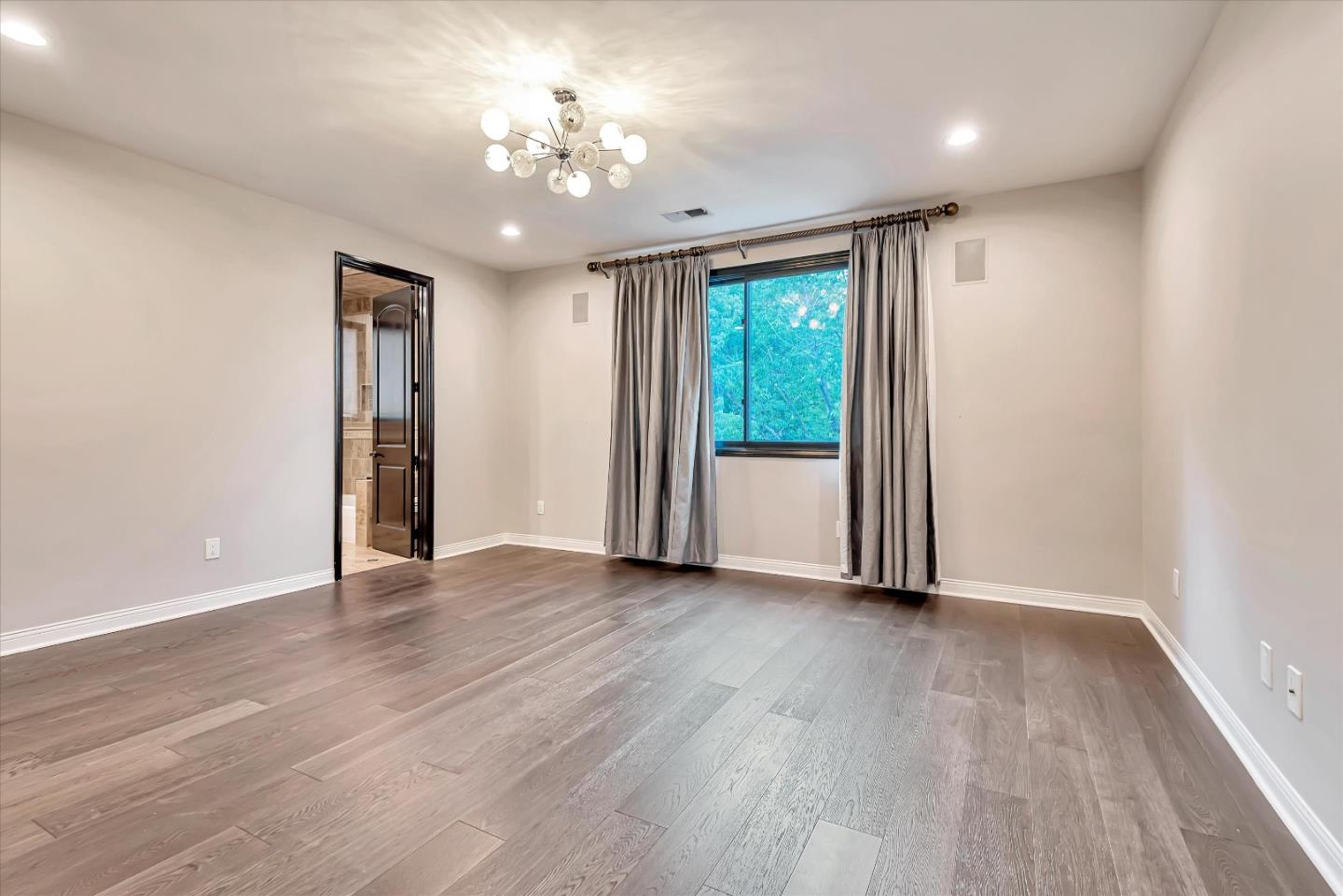 Detail Gallery Image 19 of 38 For 25644 Queenscliff Ct, Calabasas,  CA 91302 - 7 Beds | 6/1 Baths