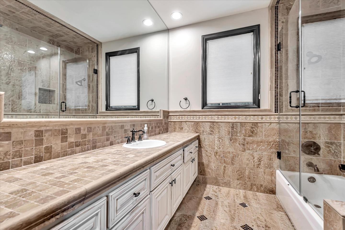 Detail Gallery Image 26 of 38 For 25644 Queenscliff Ct, Calabasas,  CA 91302 - 7 Beds | 6/1 Baths