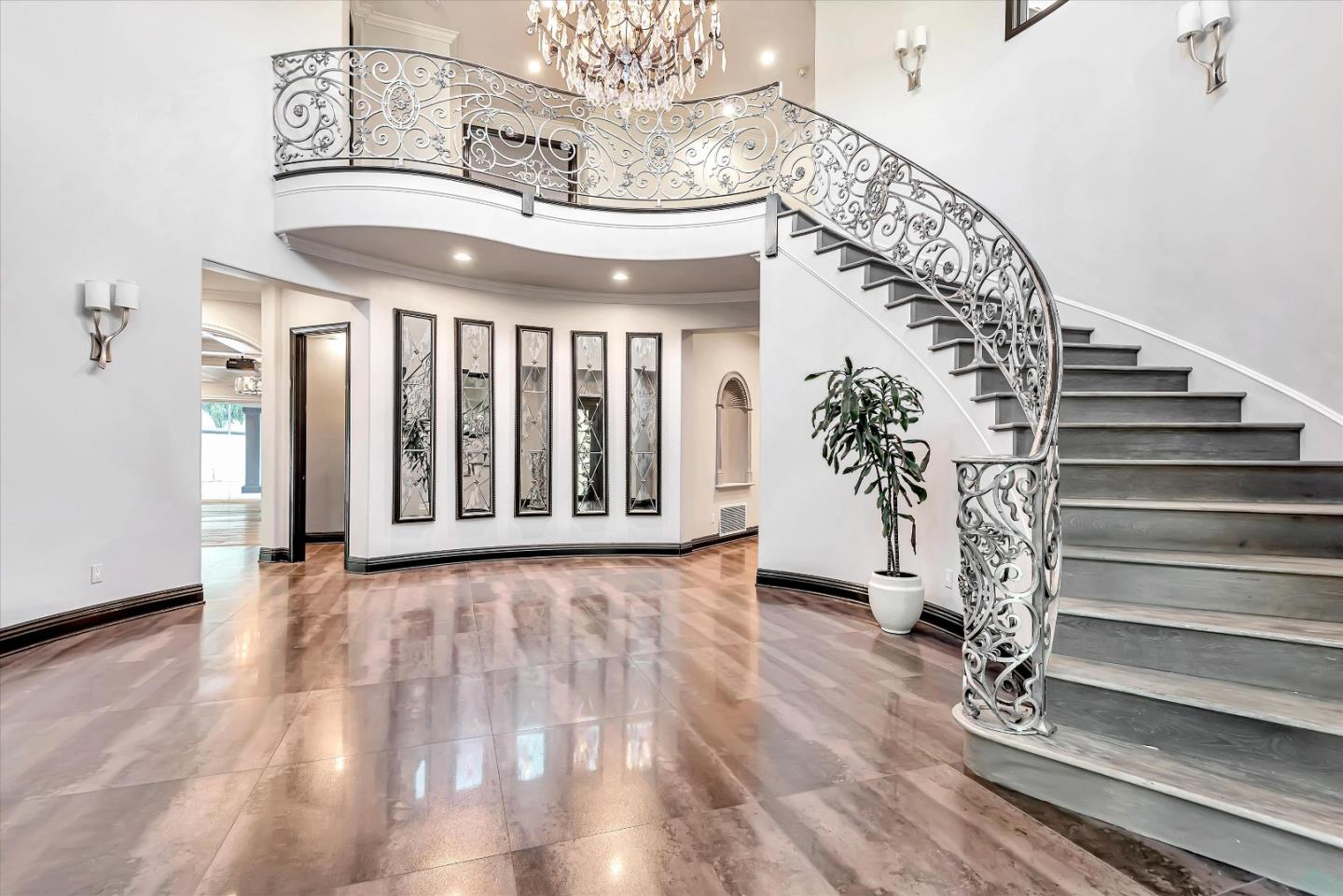 Detail Gallery Image 3 of 38 For 25644 Queenscliff Ct, Calabasas,  CA 91302 - 7 Beds | 6/1 Baths