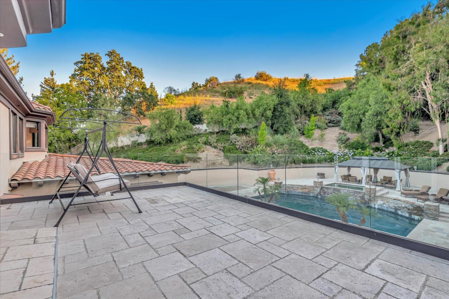 Detail Gallery Image 35 of 38 For 25644 Queenscliff Ct, Calabasas,  CA 91302 - 7 Beds | 6/1 Baths