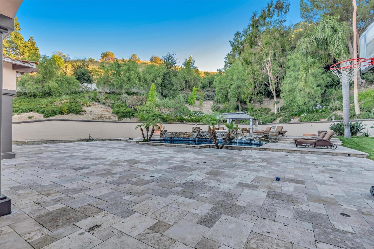 Detail Gallery Image 36 of 38 For 25644 Queenscliff Ct, Calabasas,  CA 91302 - 7 Beds | 6/1 Baths