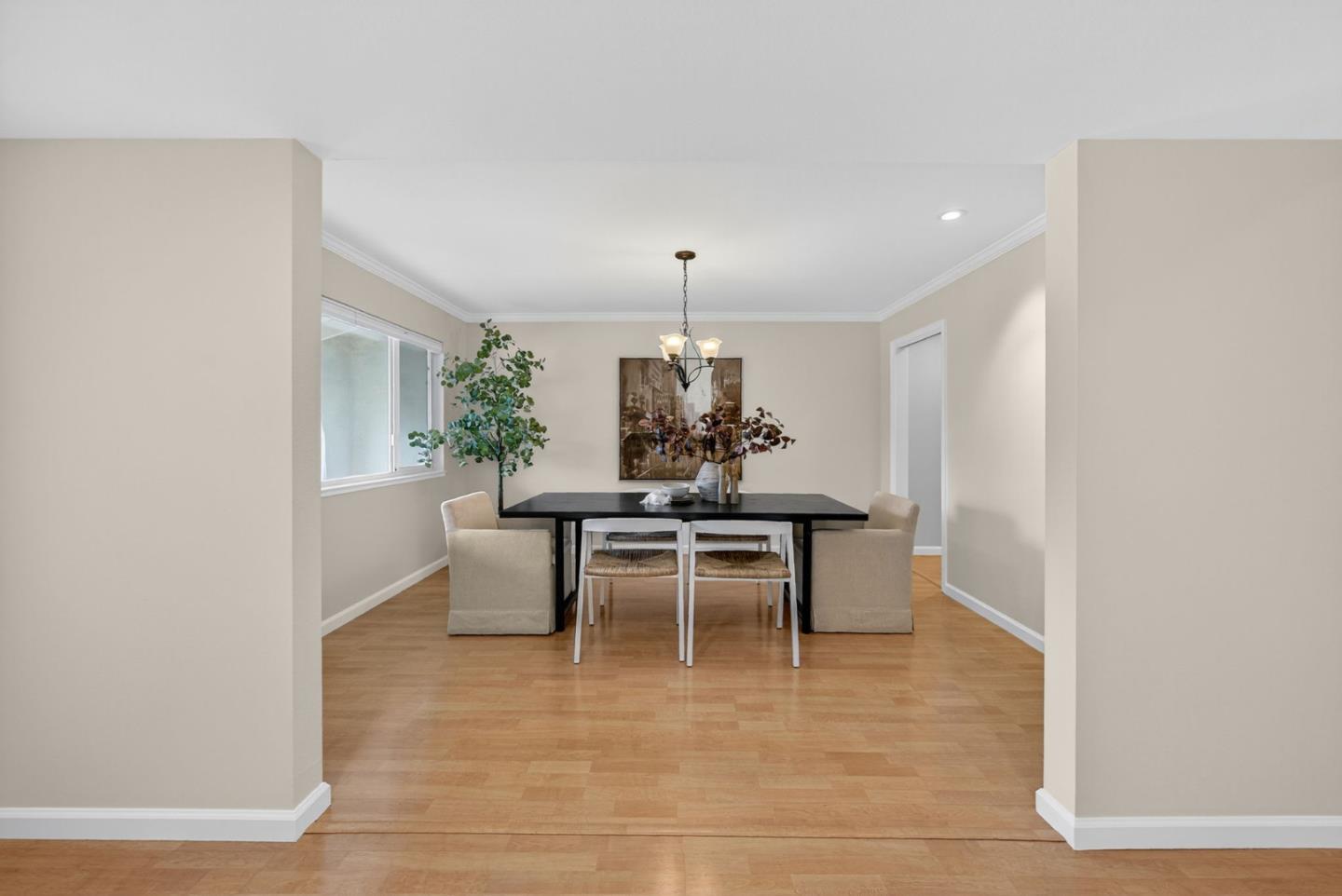 Detail Gallery Image 13 of 67 For 834 Colleen Dr, San Jose,  CA 95123 - 4 Beds | 2 Baths