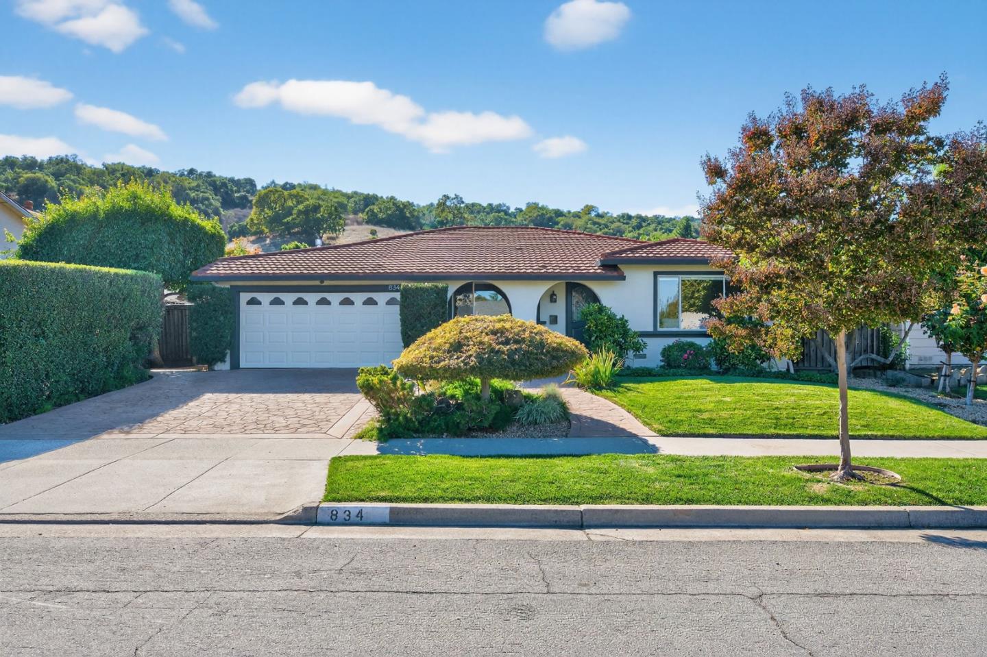 Detail Gallery Image 3 of 67 For 834 Colleen Dr, San Jose,  CA 95123 - 4 Beds | 2 Baths