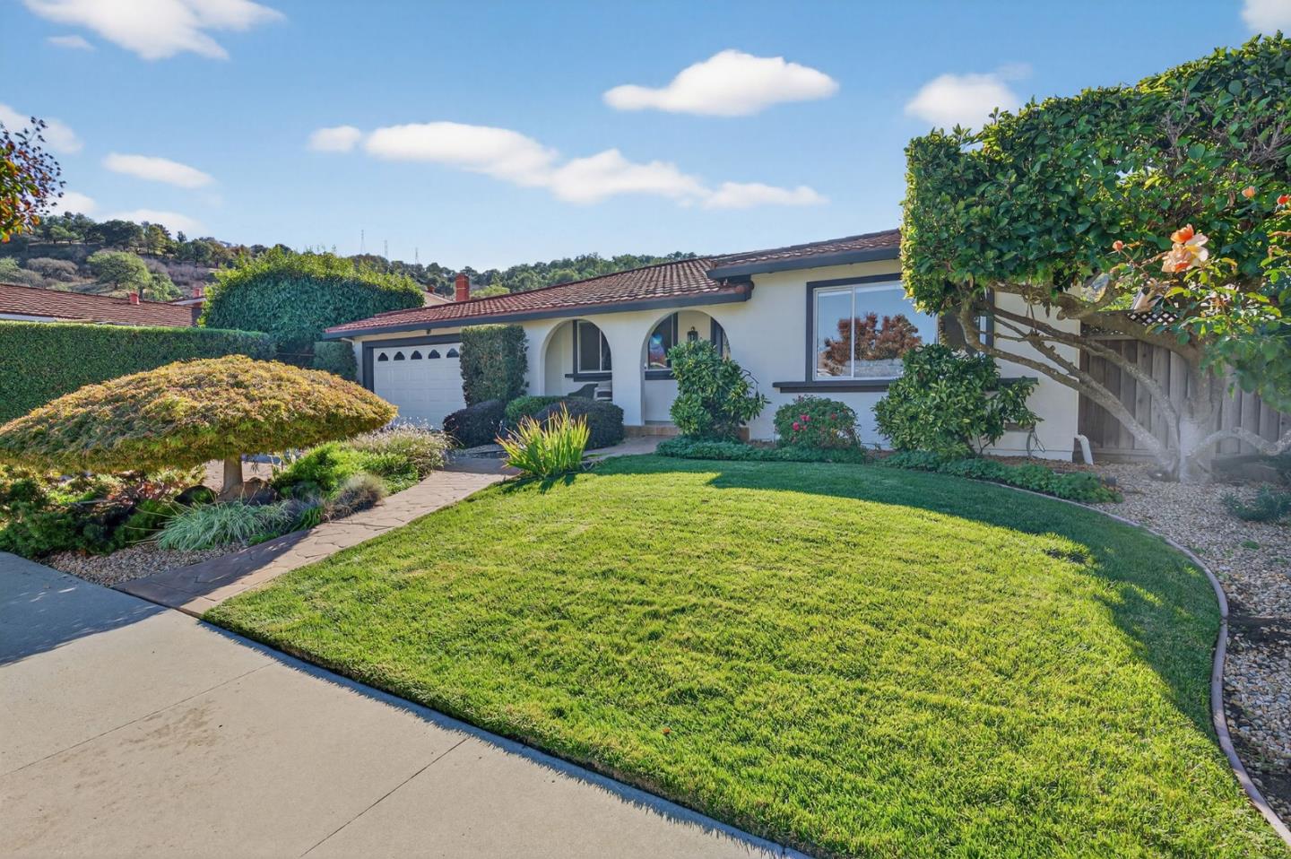 Detail Gallery Image 4 of 67 For 834 Colleen Dr, San Jose,  CA 95123 - 4 Beds | 2 Baths