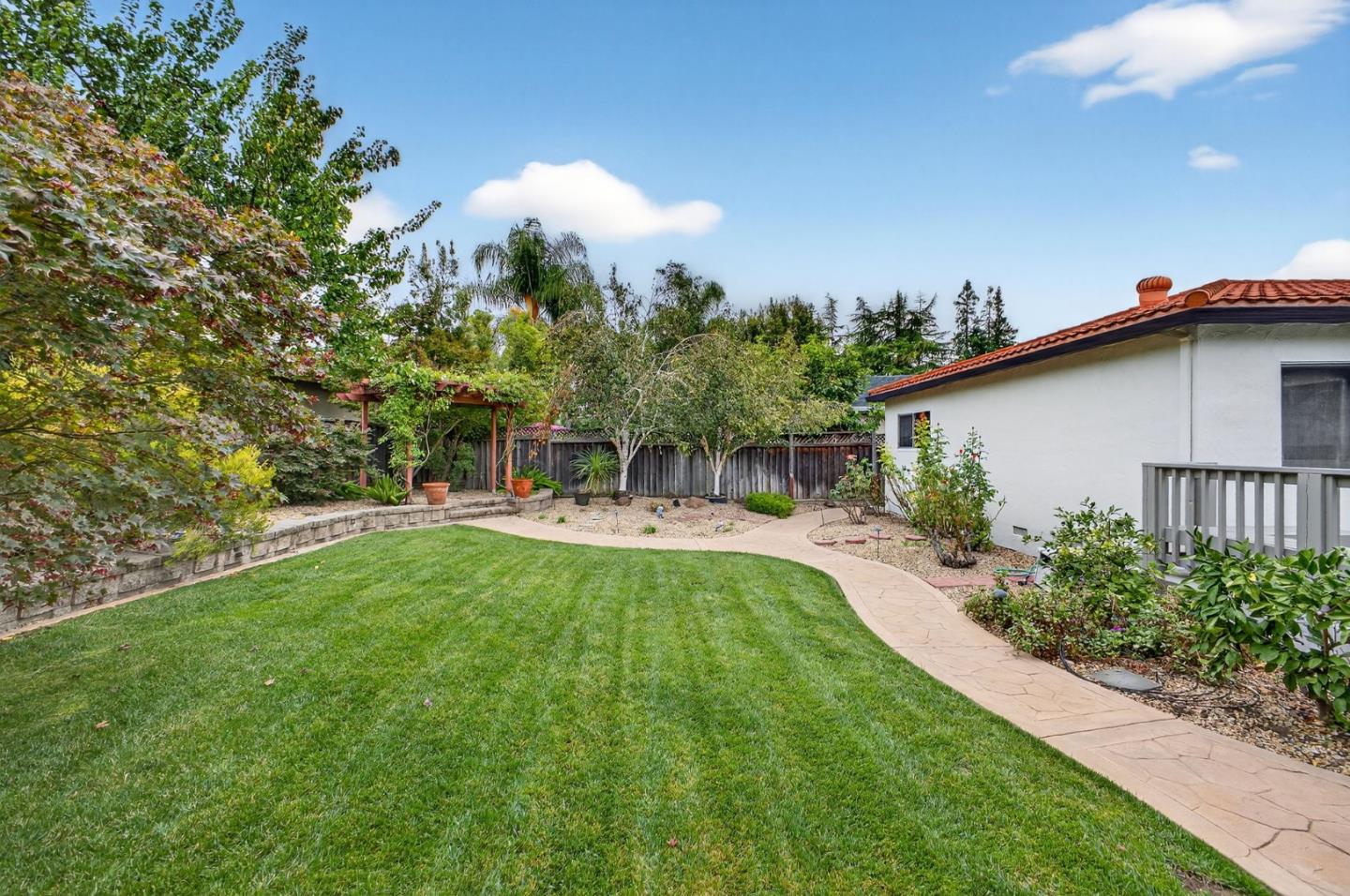 Detail Gallery Image 49 of 67 For 834 Colleen Dr, San Jose,  CA 95123 - 4 Beds | 2 Baths