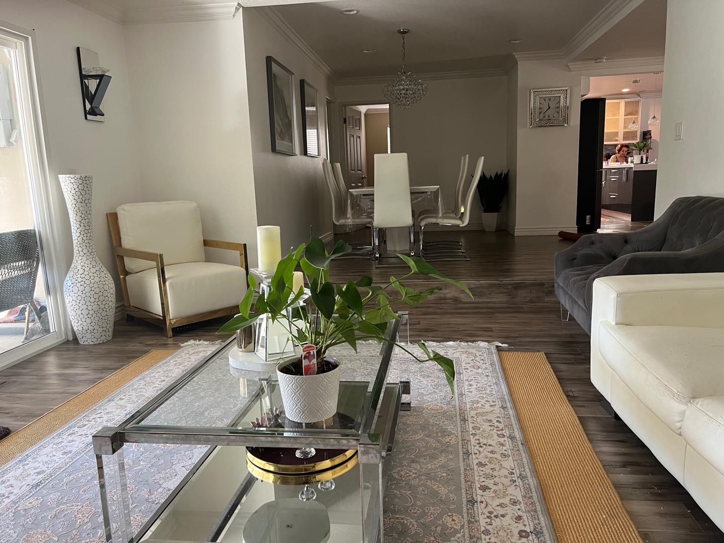 Detail Gallery Image 6 of 13 For 1054 Fleetwood Dr, San Jose,  CA 95120 - 4 Beds | 2 Baths