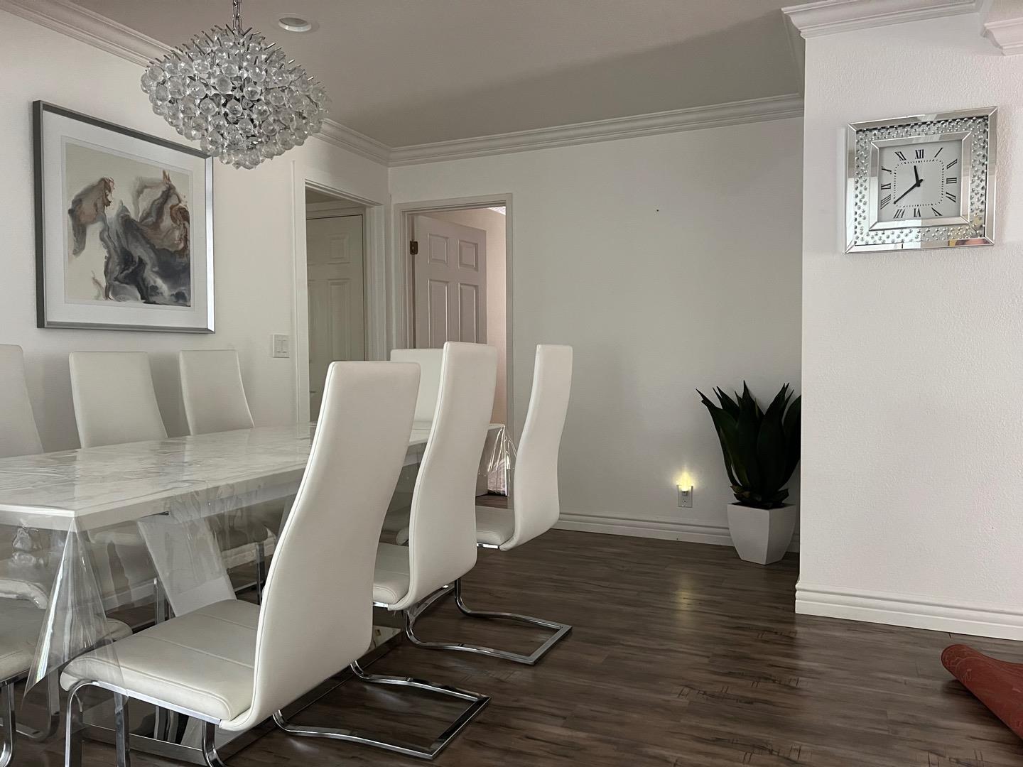 Detail Gallery Image 8 of 13 For 1054 Fleetwood Dr, San Jose,  CA 95120 - 4 Beds | 2 Baths