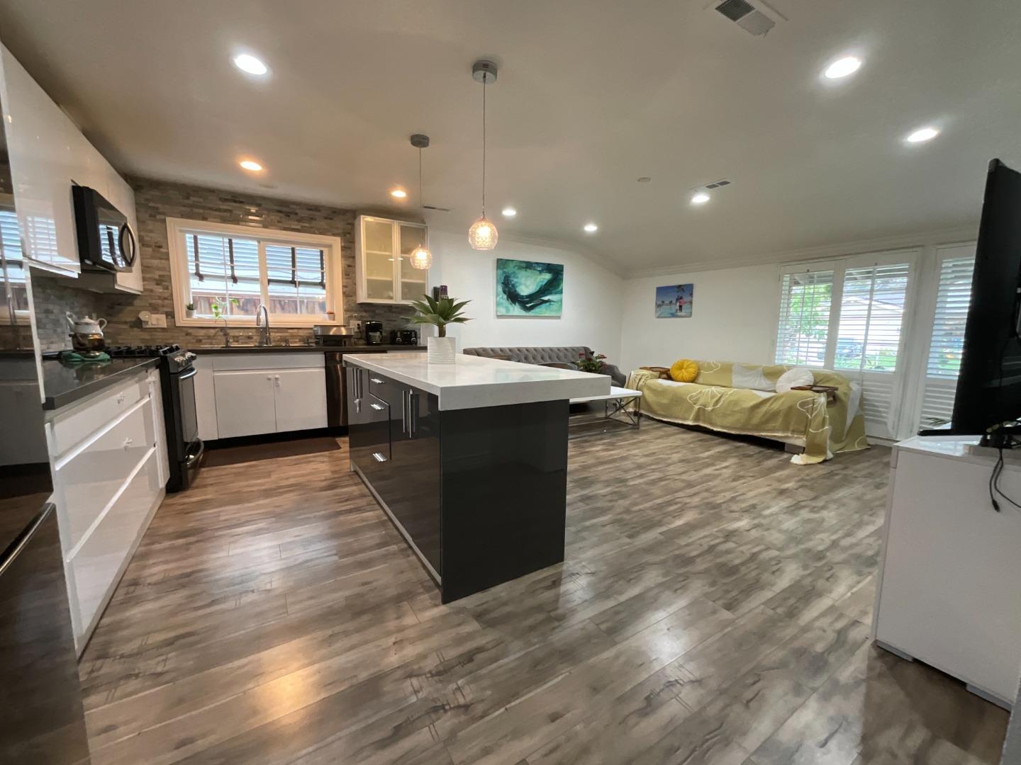 Detail Gallery Image 9 of 13 For 1054 Fleetwood Dr, San Jose,  CA 95120 - 4 Beds | 2 Baths