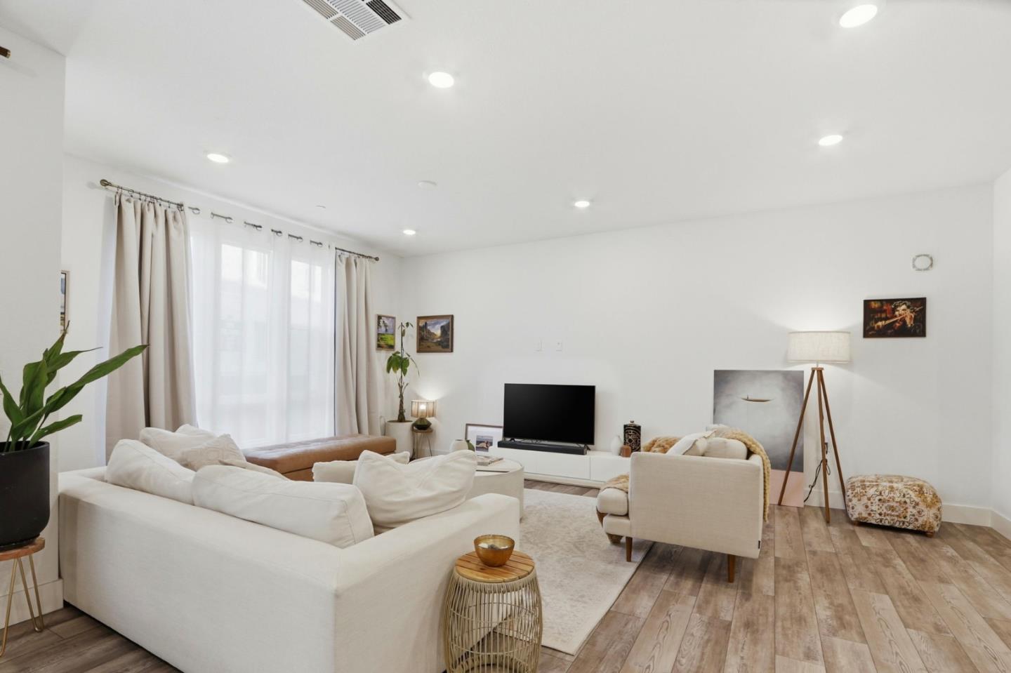 Detail Gallery Image 7 of 43 For 45188 Ambition St #202,  Fremont,  CA 94538 - 3 Beds | 2 Baths