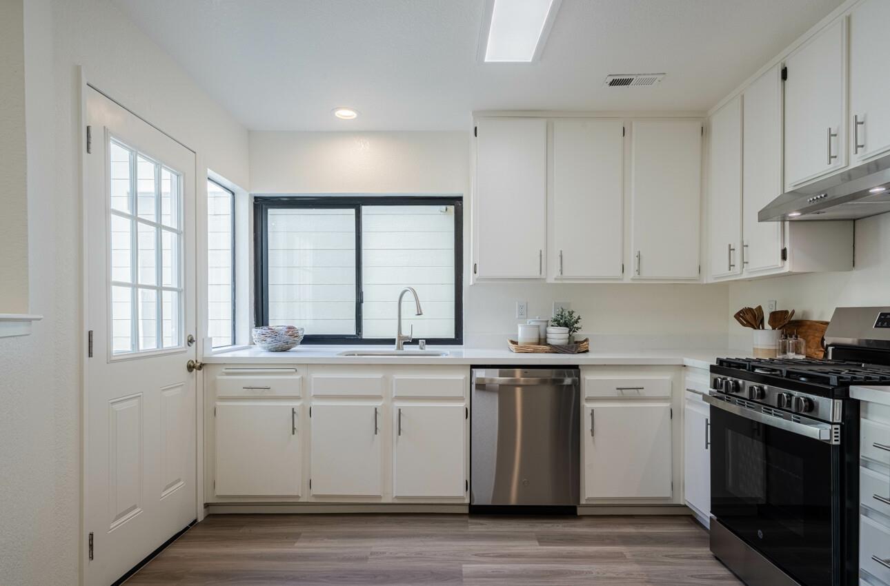 Detail Gallery Image 13 of 50 For 1051 Olympic Ln, Seaside,  CA 93955 - 3 Beds | 2 Baths