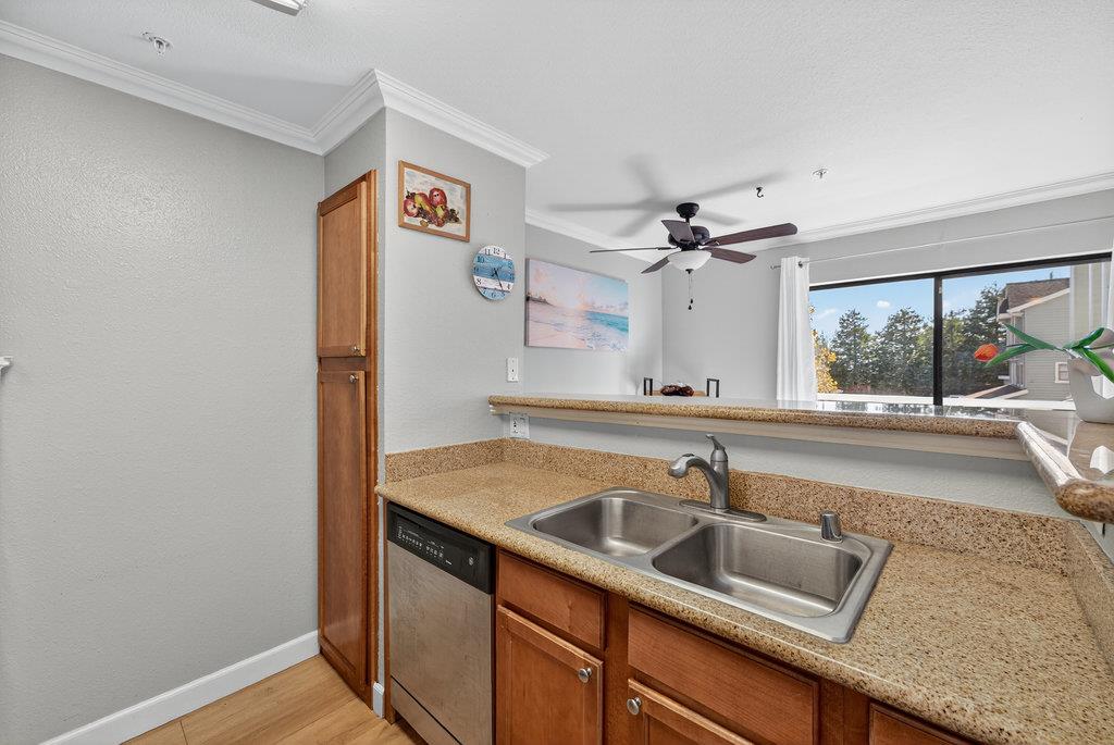 Detail Gallery Image 12 of 33 For 41 Grandview St #1204,  Santa Cruz,  CA 95060 - 2 Beds | 2 Baths