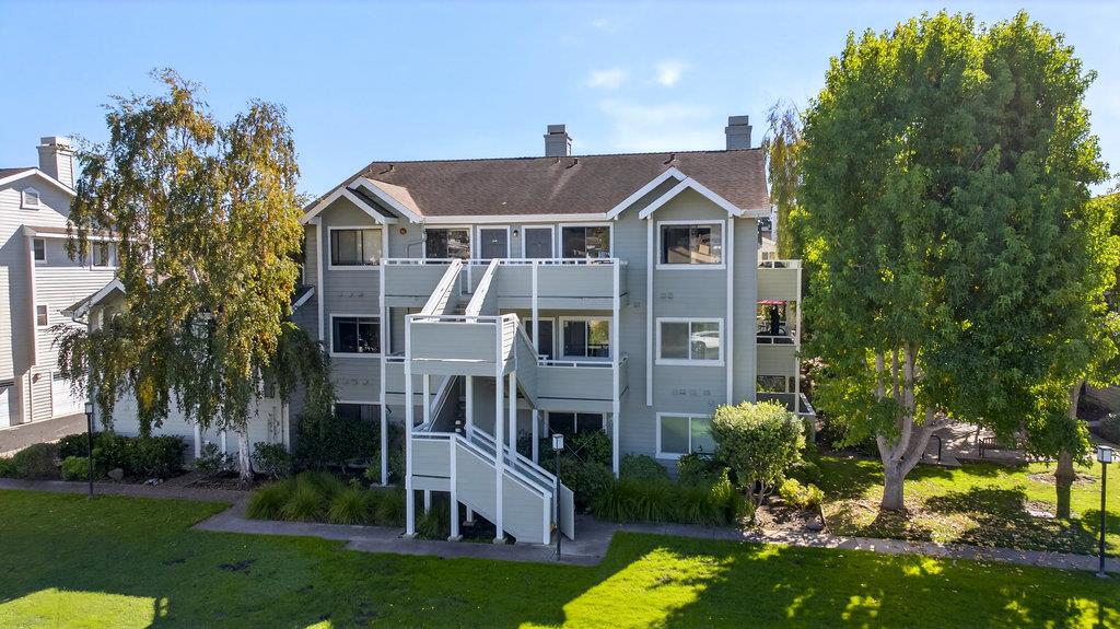 Detail Gallery Image 3 of 33 For 41 Grandview St #1204,  Santa Cruz,  CA 95060 - 2 Beds | 2 Baths